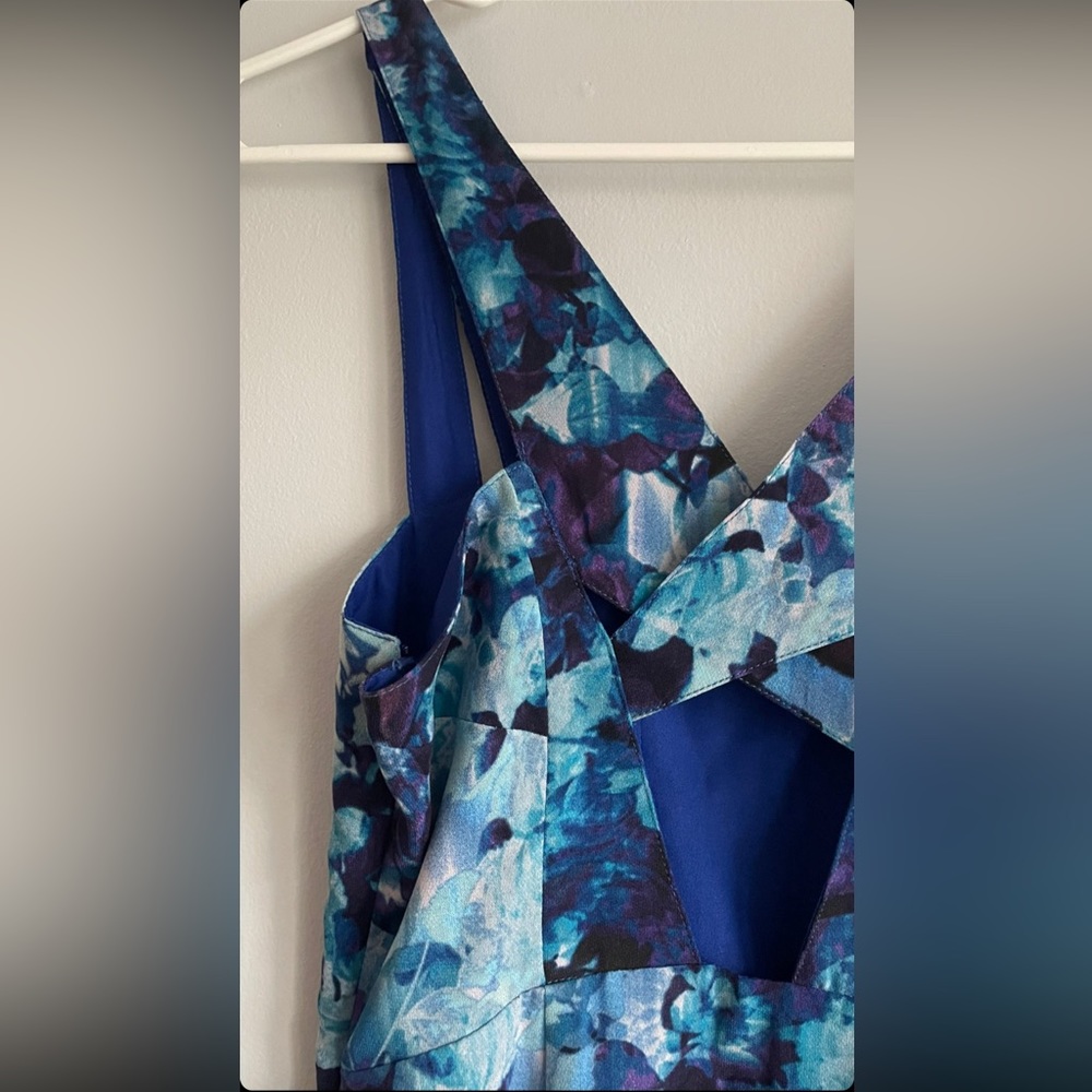 LAST CHANCE Urban Outfitters abstract print cut-out dress size 0 - Picture 4 of 9